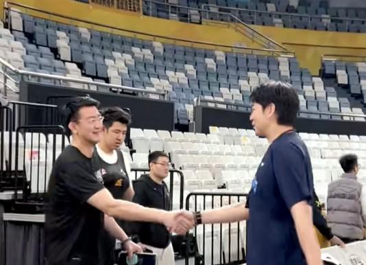 49图库官网-邱彪：挑战卫冕冠军广厦要拿出亮剑精神，要有勇气去拼对手